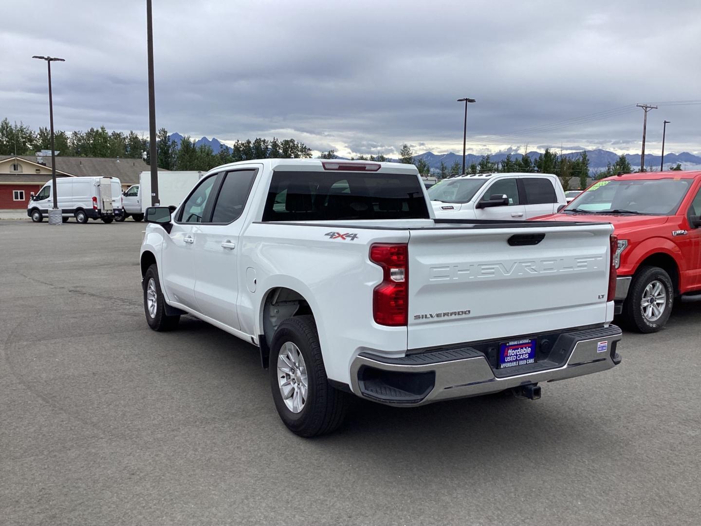 2021 WHITE CHEVROLET SILVERADO 1500 LT (1GCUYDED6MZ) with an 5.3L engine, Automatic transmission, located at 1960 Industrial Drive, Wasilla, 99654, (907) 274-2277, 61.573475, -149.400146 - Photo#3