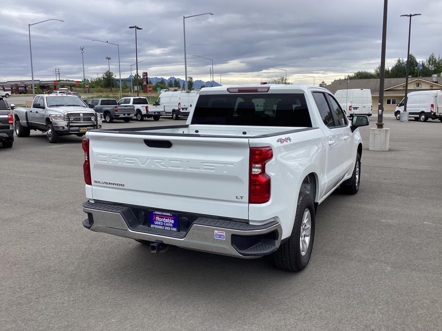 2021 WHITE CHEVROLET SILVERADO 1500 LT (1GCUYDED6MZ) with an 5.3L engine, Automatic transmission, located at 1960 Industrial Drive, Wasilla, 99654, (907) 274-2277, 61.573475, -149.400146 - Photo#4