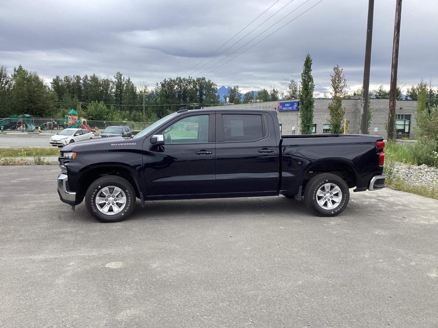 2021 BLACK CHEVROLET SILVERADO 1500 LT (1GCUYDED5MZ) with an 5.3L engine, Automatic transmission, located at 1960 Industrial Drive, Wasilla, 99654, (907) 274-2277, 61.573475, -149.400146 - Photo#2