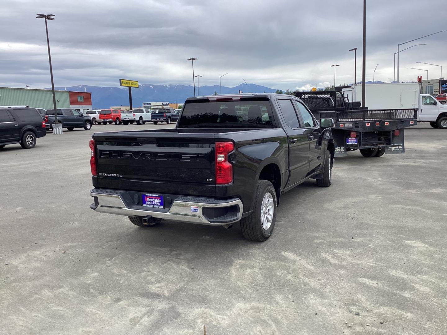 2021 BLACK CHEVROLET SILVERADO 1500 LT (1GCUYDED5MZ) with an 5.3L engine, Automatic transmission, located at 1960 Industrial Drive, Wasilla, 99654, (907) 274-2277, 61.573475, -149.400146 - Photo#4