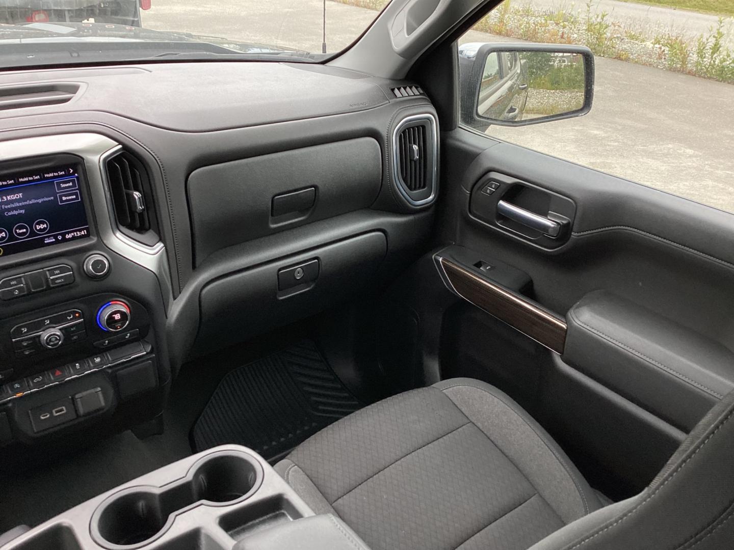 2021 BLACK CHEVROLET SILVERADO 1500 LT (1GCUYDED5MZ) with an 5.3L engine, Automatic transmission, located at 1960 Industrial Drive, Wasilla, 99654, (907) 274-2277, 61.573475, -149.400146 - Photo#8