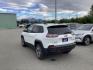 2020 WHITE JEEP CHEROKEE TRAILHAWK (1C4PJMBX0LD) with an 3.2L engine, Automatic transmission, located at 1960 Industrial Drive, Wasilla, 99654, (907) 274-2277, 61.573475, -149.400146 - Photo#4