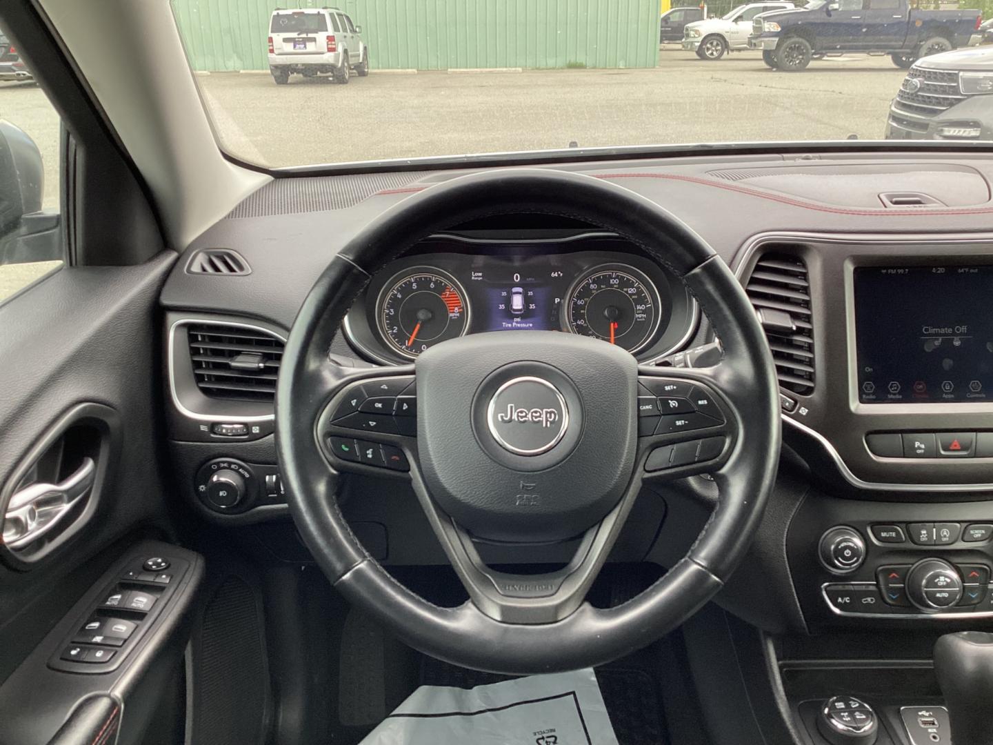 2020 WHITE JEEP CHEROKEE TRAILHAWK (1C4PJMBX0LD) with an 3.2L engine, Automatic transmission, located at 1960 Industrial Drive, Wasilla, 99654, (907) 274-2277, 61.573475, -149.400146 - Photo#8