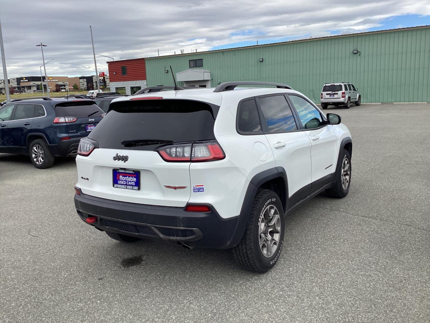 2020 WHITE JEEP CHEROKEE TRAILHAWK (1C4PJMBX0LD) with an 3.2L engine, Automatic transmission, located at 1960 Industrial Drive, Wasilla, 99654, (907) 274-2277, 61.573475, -149.400146 - Photo#5