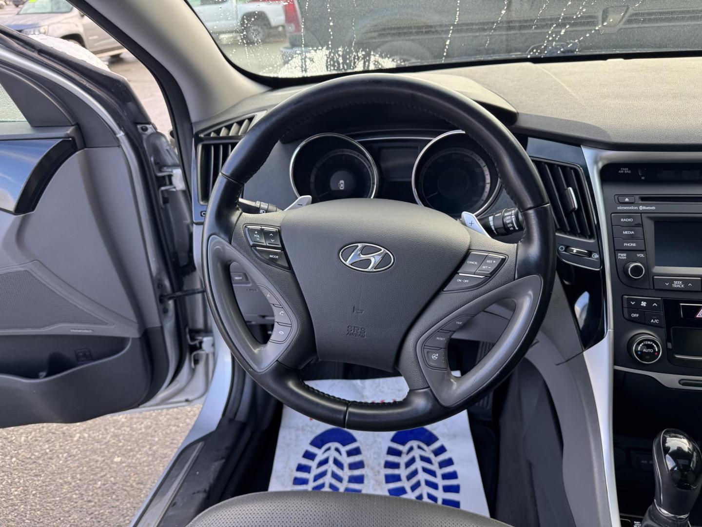 2014 SILVER HYUNDAI SONATA SE 2.0T (5NPEC4AB0EH) with an 2.0L engine, Automatic transmission, located at 1960 Industrial Drive, Wasilla, 99654, (907) 274-2277, 61.573475, -149.400146 - Photo#6