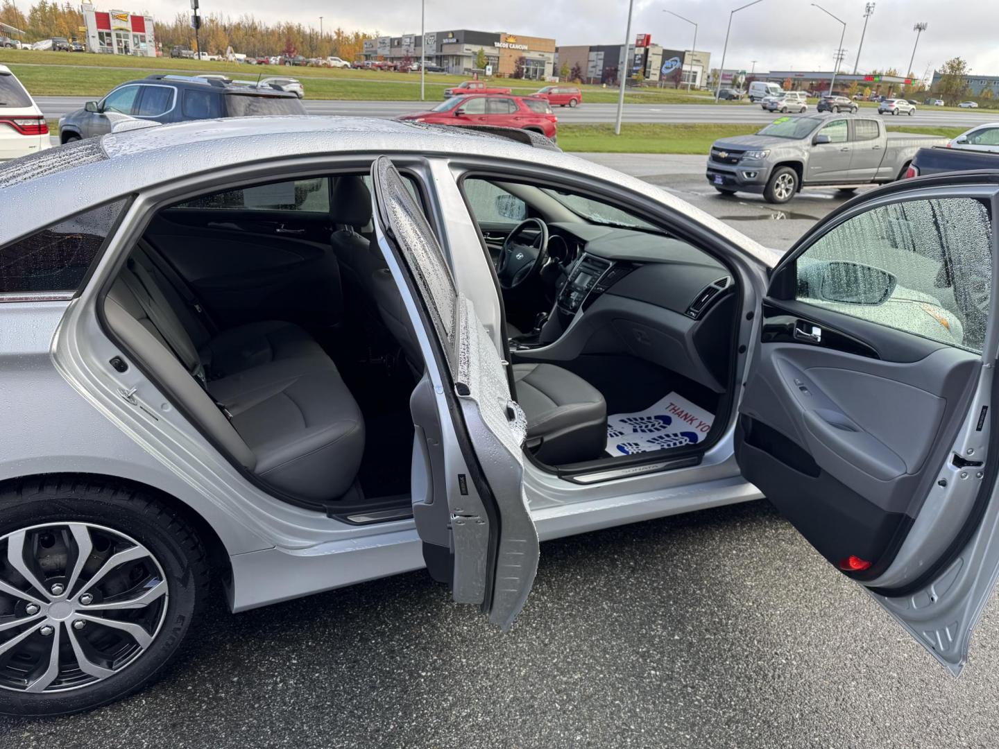 2014 SILVER HYUNDAI SONATA SE 2.0T (5NPEC4AB0EH) with an 2.0L engine, Automatic transmission, located at 1960 Industrial Drive, Wasilla, 99654, (907) 274-2277, 61.573475, -149.400146 - Photo#8