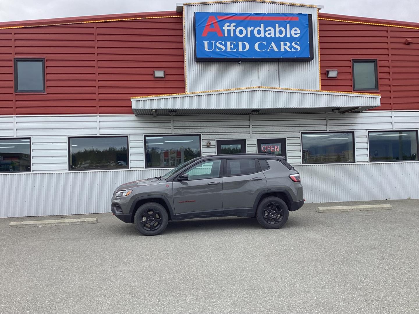 2023 GRAY JEEP COMPASS trailhawk (3C4NJDDN0PT) with an 2.0L engine, Automatic transmission, located at 1960 Industrial Drive, Wasilla, 99654, (907) 274-2277, 61.573475, -149.400146 - Photo#2