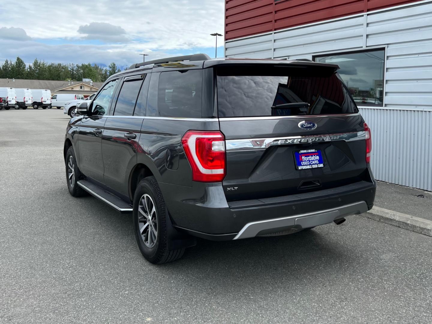 2020 GRAY FORD EXPEDITION XLT (1FMJU1JT0LE) with an 3.5L engine, Automatic transmission, located at 1960 Industrial Drive, Wasilla, 99654, (907) 274-2277, 61.573475, -149.400146 - Photo#2