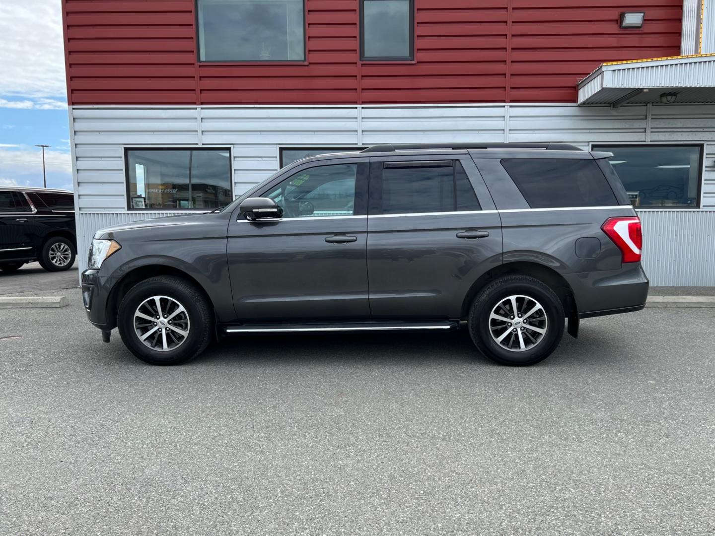 2020 GRAY FORD EXPEDITION XLT (1FMJU1JT0LE) with an 3.5L engine, Automatic transmission, located at 1960 Industrial Drive, Wasilla, 99654, (907) 274-2277, 61.573475, -149.400146 - Photo#1