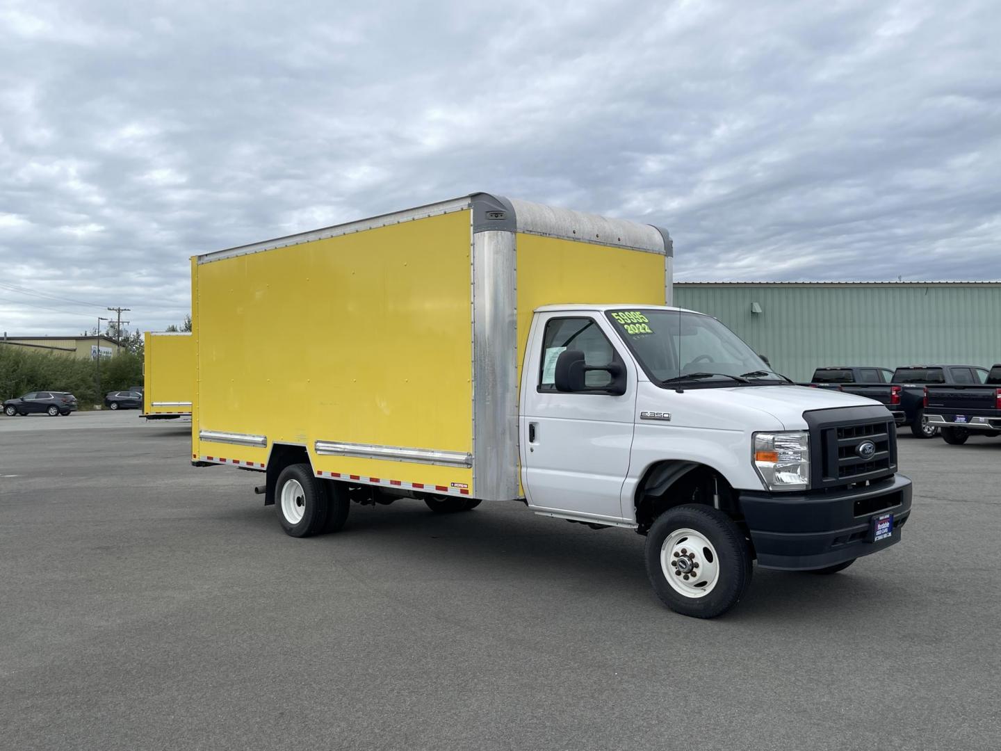 2022 YELLOW FORD E-SERIES E-350 SD (1FDWE3FK3ND) with an 7.3L engine, Automatic transmission, located at 1960 Industrial Drive, Wasilla, 99654, (907) 274-2277, 61.573475, -149.400146 - Photo#0