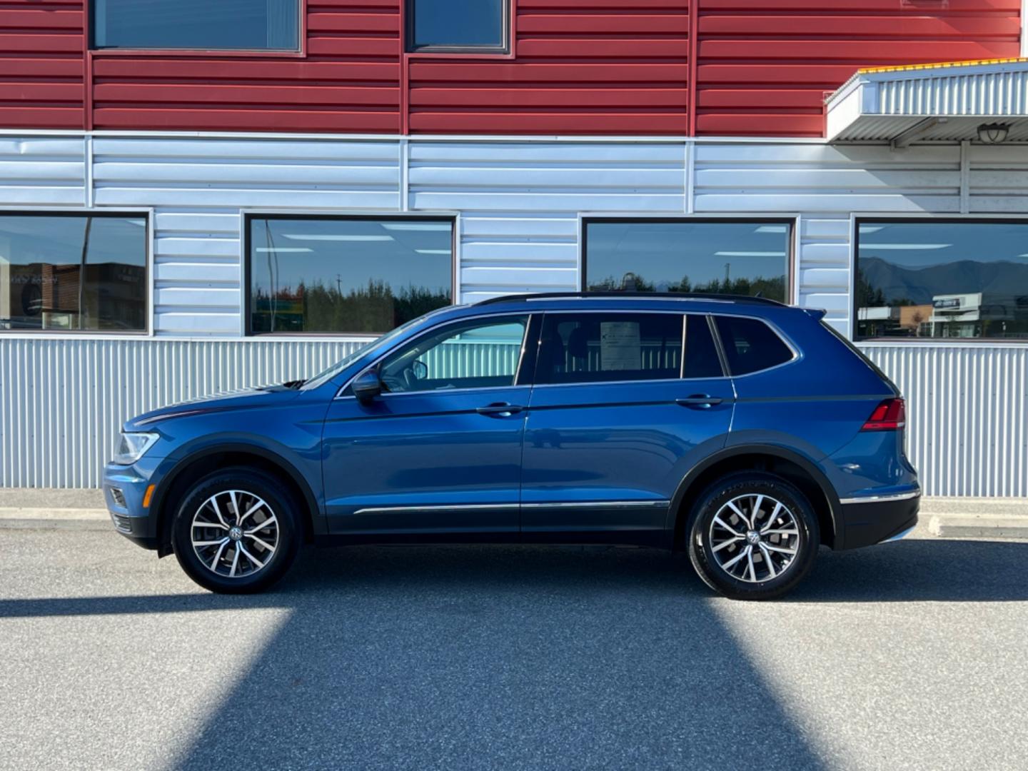 2020 BLUE Volkswagen Tiguan SE 4Motion AWD (3VV2B7AX1LM) with an 2.0L L4 DOHC 16V TURBO engine, 8A transmission, located at 1960 Industrial Drive, Wasilla, 99654, (907) 274-2277, 61.573475, -149.400146 - Photo#5