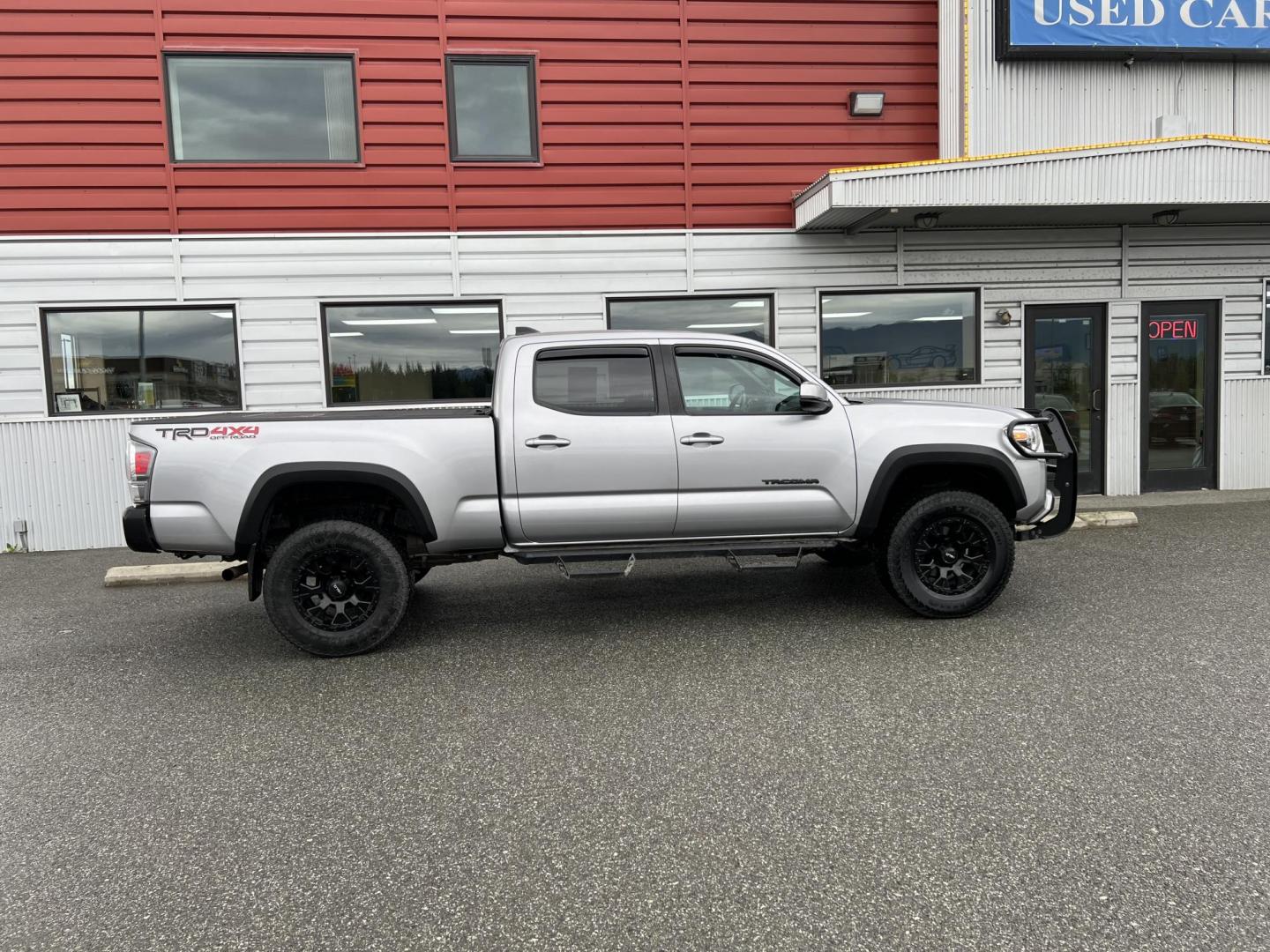 2020 SILVER TOYOTA TACOMA DOUBLE CAB (3TMDZ5BN1LM) with an 3.5L engine, Automatic transmission, located at 1960 Industrial Drive, Wasilla, 99654, (907) 274-2277, 61.573475, -149.400146 - Photo#6