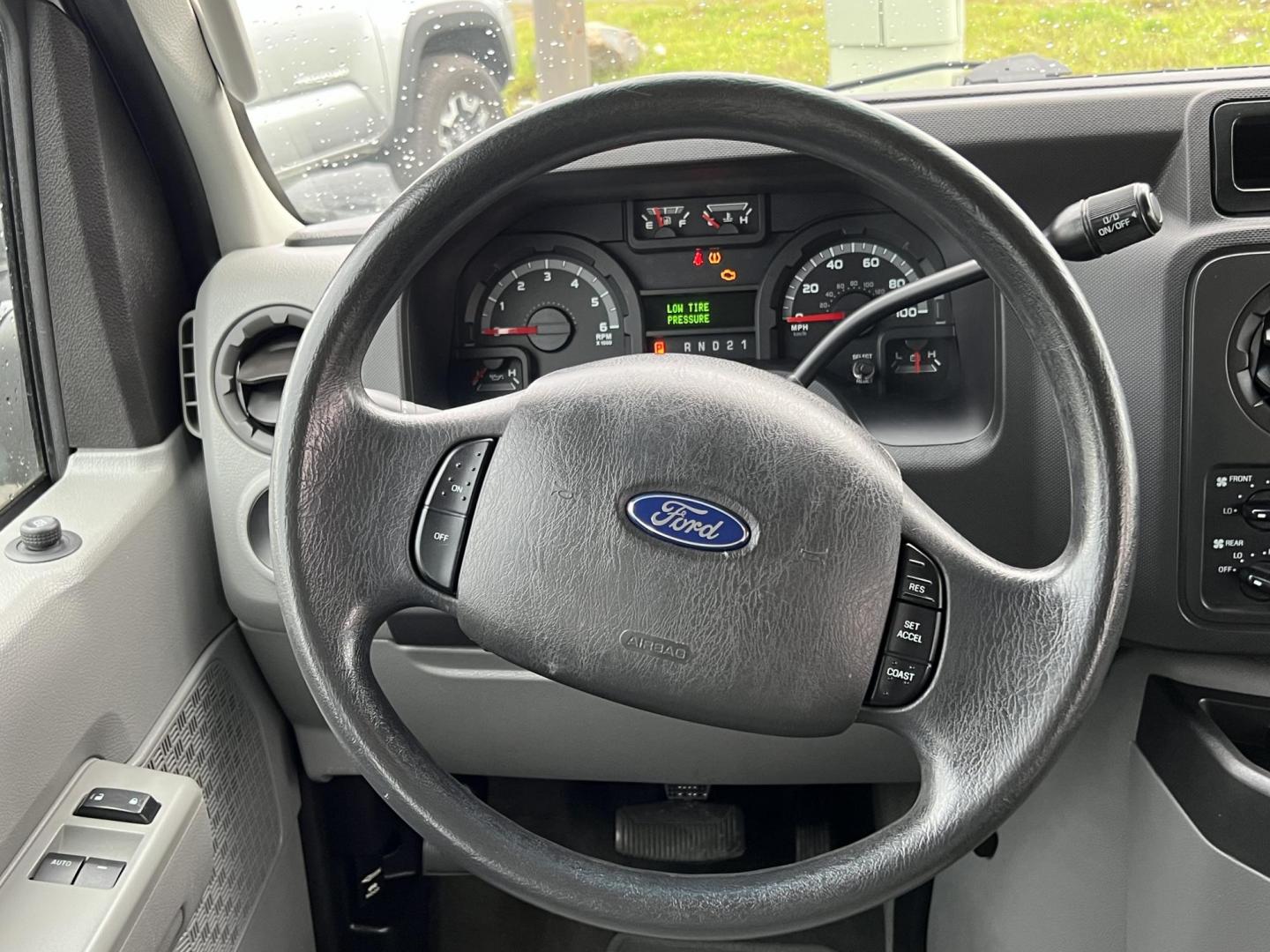 2011 WHITE FORD ECONOLINE E350 SUPER DUTY WAGON (1FBNE3BL1BD) with an 5.4L engine, Automatic transmission, located at 1960 Industrial Drive, Wasilla, 99654, (907) 274-2277, 61.573475, -149.400146 - Photo#12