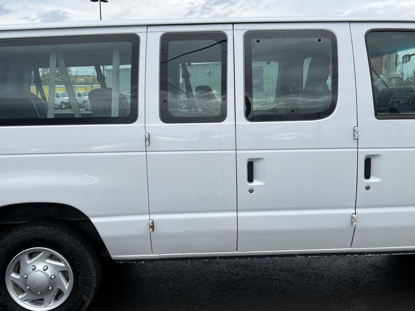 2011 WHITE FORD ECONOLINE E350 SUPER DUTY WAGON (1FBNE3BL1BD) with an 5.4L engine, Automatic transmission, located at 1960 Industrial Drive, Wasilla, 99654, (907) 274-2277, 61.573475, -149.400146 - Photo#5