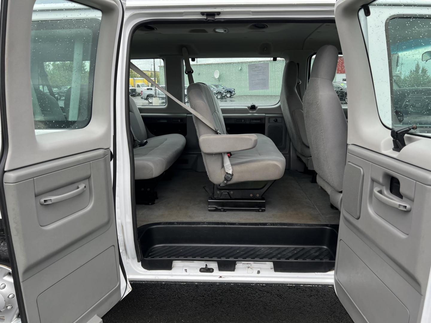 2011 WHITE FORD ECONOLINE E350 SUPER DUTY WAGON (1FBNE3BL1BD) with an 5.4L engine, Automatic transmission, located at 1960 Industrial Drive, Wasilla, 99654, (907) 274-2277, 61.573475, -149.400146 - Photo#7