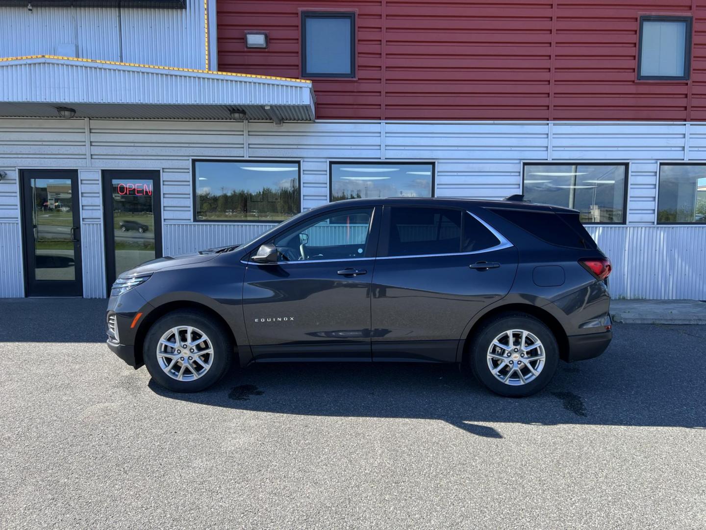 2022 Chevrolet Equinox LT AWD (2GNAXUEV9N6) with an 1.5L L4 DOHC 16V TURBO engine, 6A transmission, located at 1960 Industrial Drive, Wasilla, 99654, (907) 274-2277, 61.573475, -149.400146 - Photo#4