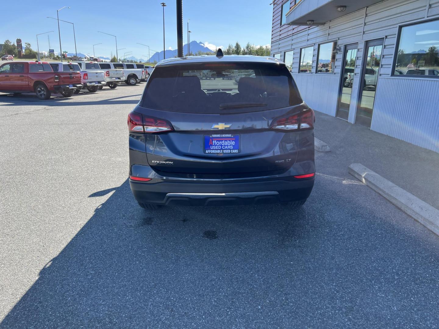 2022 Chevrolet Equinox LT AWD (2GNAXUEV9N6) with an 1.5L L4 DOHC 16V TURBO engine, 6A transmission, located at 1960 Industrial Drive, Wasilla, 99654, (907) 274-2277, 61.573475, -149.400146 - Photo#5