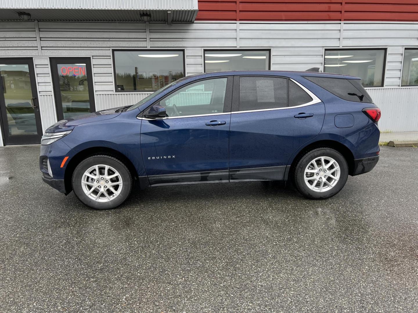 2022 Chevrolet Equinox LT AWD (3GNAXUEV4NL) with an 1.5L L4 DOHC 16V TURBO engine, 6A transmission, located at 1960 Industrial Drive, Wasilla, 99654, (907) 274-2277, 61.573475, -149.400146 - Photo#3