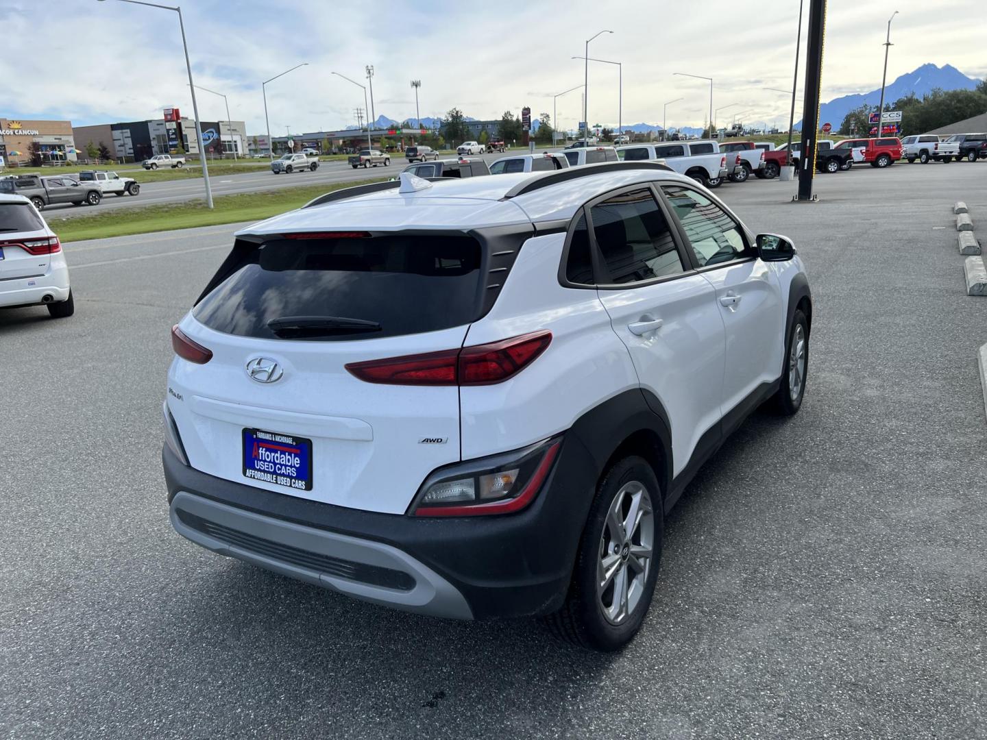 2023 WHITE HYUNDAI KONA SEL (KM8K6CABXPU) with an 2.0L engine, Continuously Variable transmission, located at 1960 Industrial Drive, Wasilla, 99654, (907) 274-2277, 61.573475, -149.400146 - Photo#3