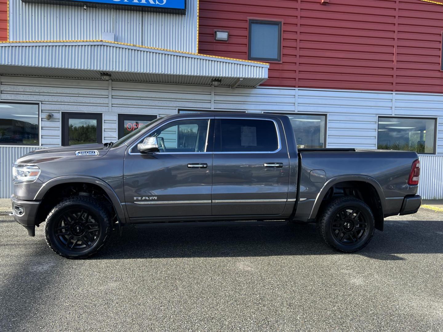 2020 RAM 1500 Limited Crew Cab SWB 4WD (1C6SRFHT0LN) with an 5.7L V8 OHV 16V engine, 8A transmission, located at 1960 Industrial Drive, Wasilla, 99654, (907) 274-2277, 61.573475, -149.400146 - Photo#3