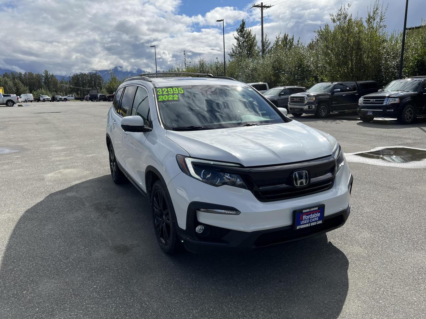 2022 Honda Pilot SE 4WD (5FNYF6H27NB) with an 3.5L V6 SOHC 24V engine, 9A transmission, located at 1960 Industrial Drive, Wasilla, 99654, (907) 274-2277, 61.573475, -149.400146 - Photo#0