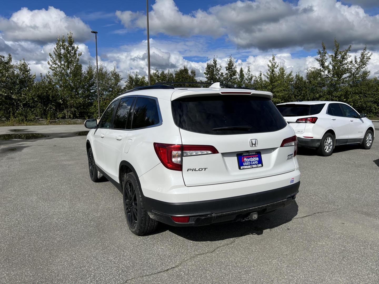 2022 Honda Pilot SE 4WD (5FNYF6H27NB) with an 3.5L V6 SOHC 24V engine, 9A transmission, located at 1960 Industrial Drive, Wasilla, 99654, (907) 274-2277, 61.573475, -149.400146 - Photo#2