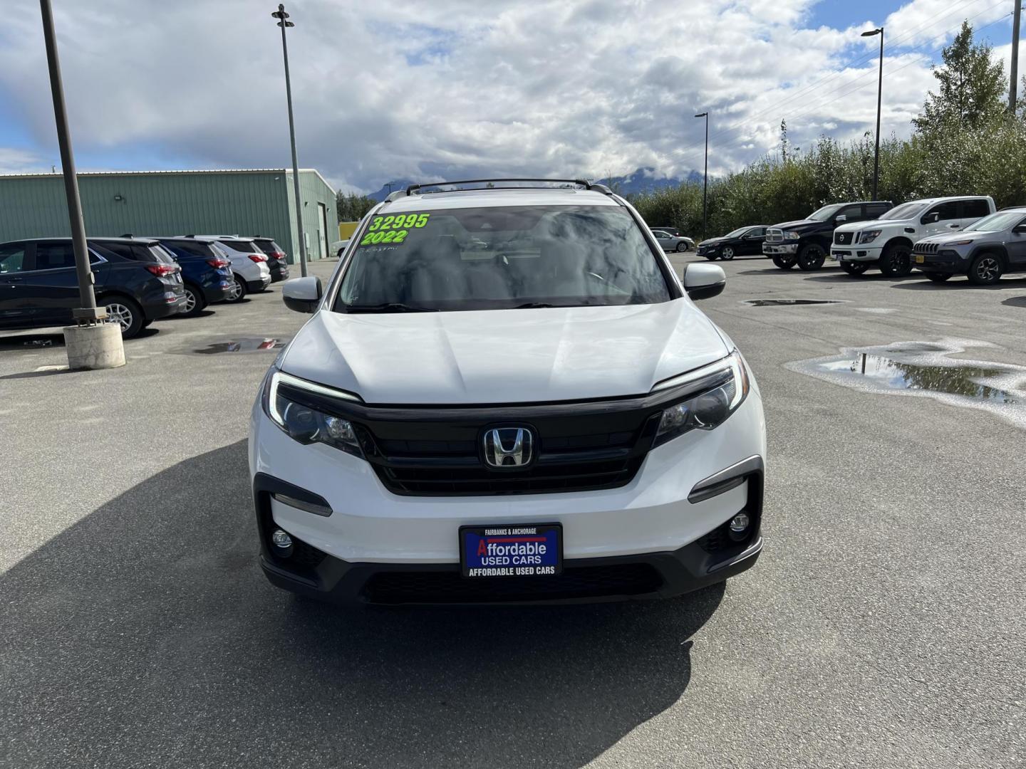 2022 Honda Pilot SE 4WD (5FNYF6H27NB) with an 3.5L V6 SOHC 24V engine, 9A transmission, located at 1960 Industrial Drive, Wasilla, 99654, (907) 274-2277, 61.573475, -149.400146 - Photo#3