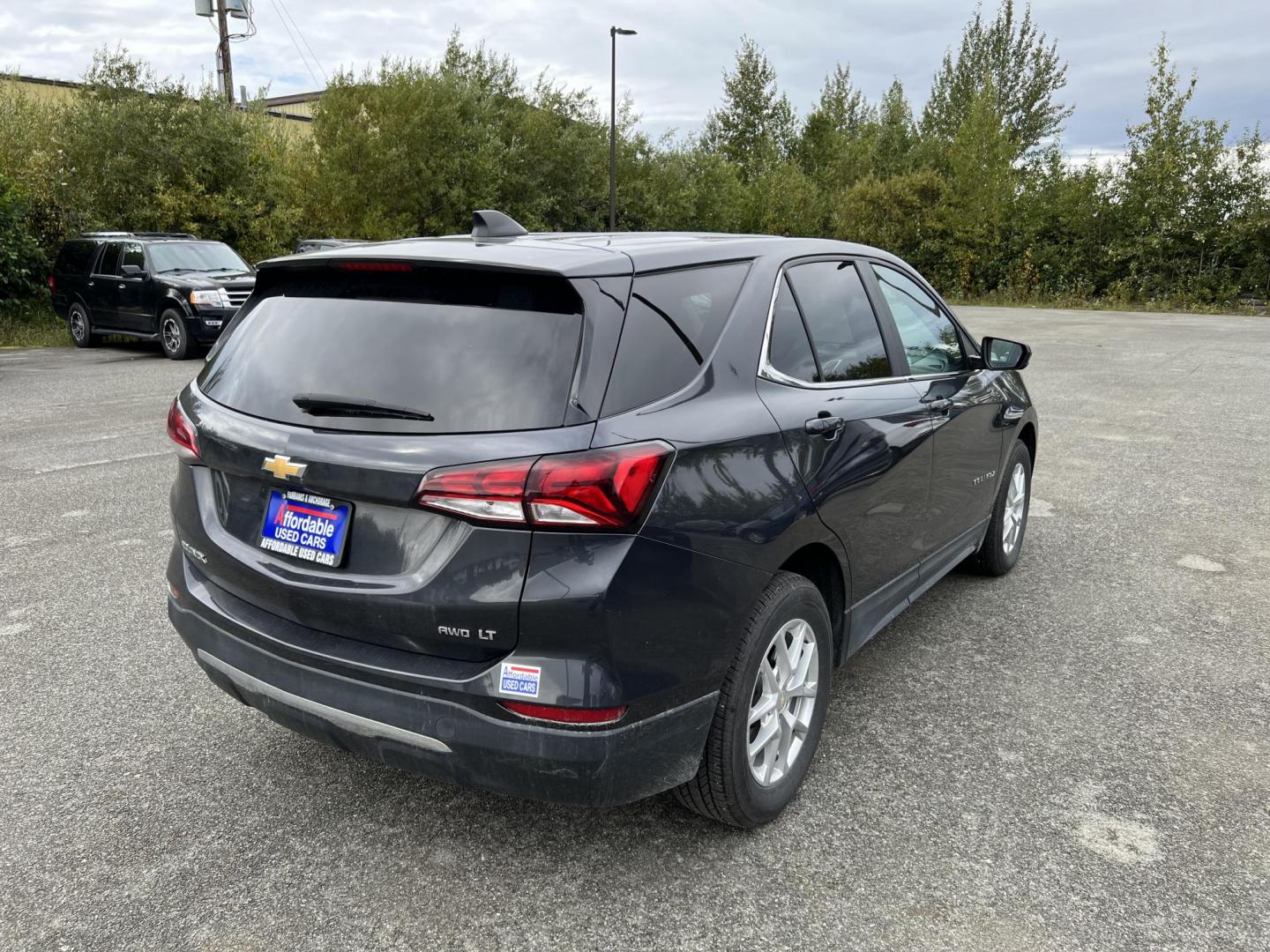 2022 Chevrolet Equinox LT AWD (2GNAXUEV1N6) with an 1.5L L4 DOHC 16V TURBO engine, 6A transmission, located at 1960 Industrial Drive, Wasilla, 99654, (907) 274-2277, 61.573475, -149.400146 - Photo#4