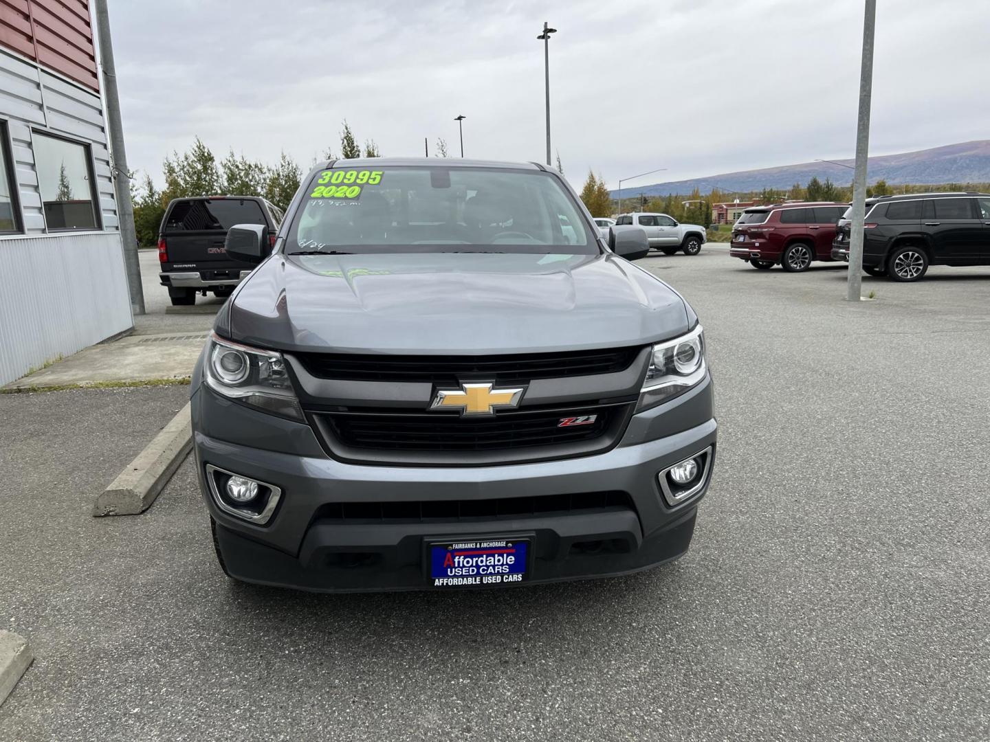 2020 GREY Chevrolet Colorado Z71 Crew Cab 4WD Long Box (1GCGTDEN2L1) with an 3.6L V6 DOHC 24V GAS engine, 6A transmission, located at 1960 Industrial Drive, Wasilla, 99654, (907) 274-2277, 61.573475, -149.400146 - Photo#2