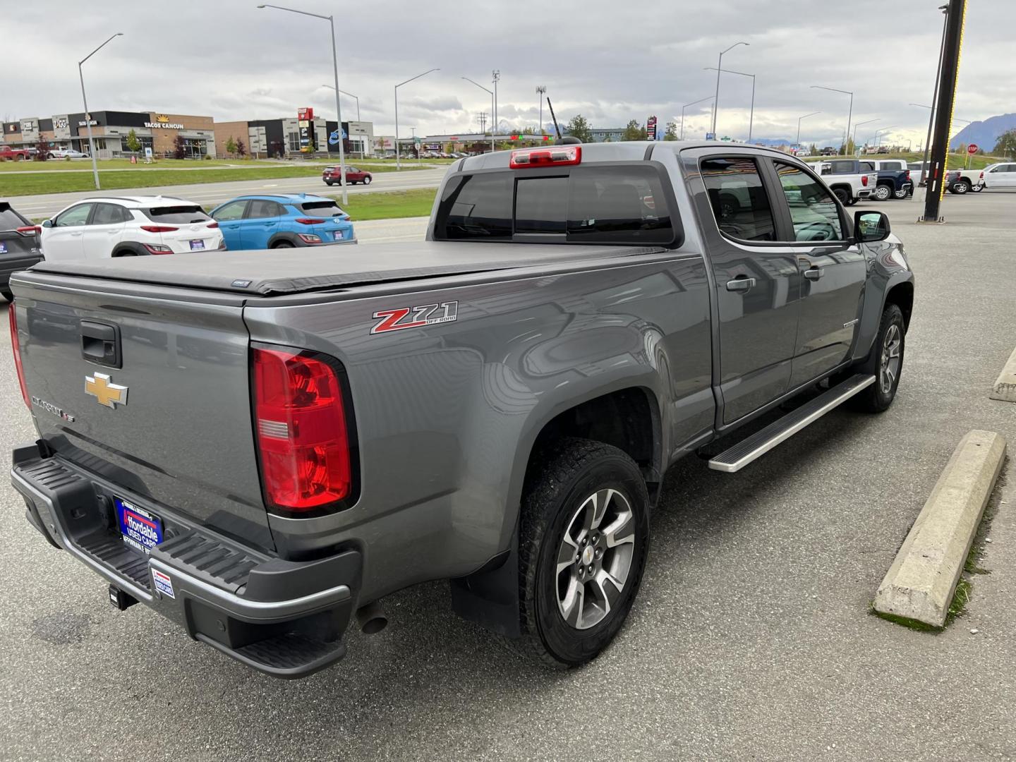 2020 GREY Chevrolet Colorado Z71 Crew Cab 4WD Long Box (1GCGTDEN2L1) with an 3.6L V6 DOHC 24V GAS engine, 6A transmission, located at 1960 Industrial Drive, Wasilla, 99654, (907) 274-2277, 61.573475, -149.400146 - Photo#5