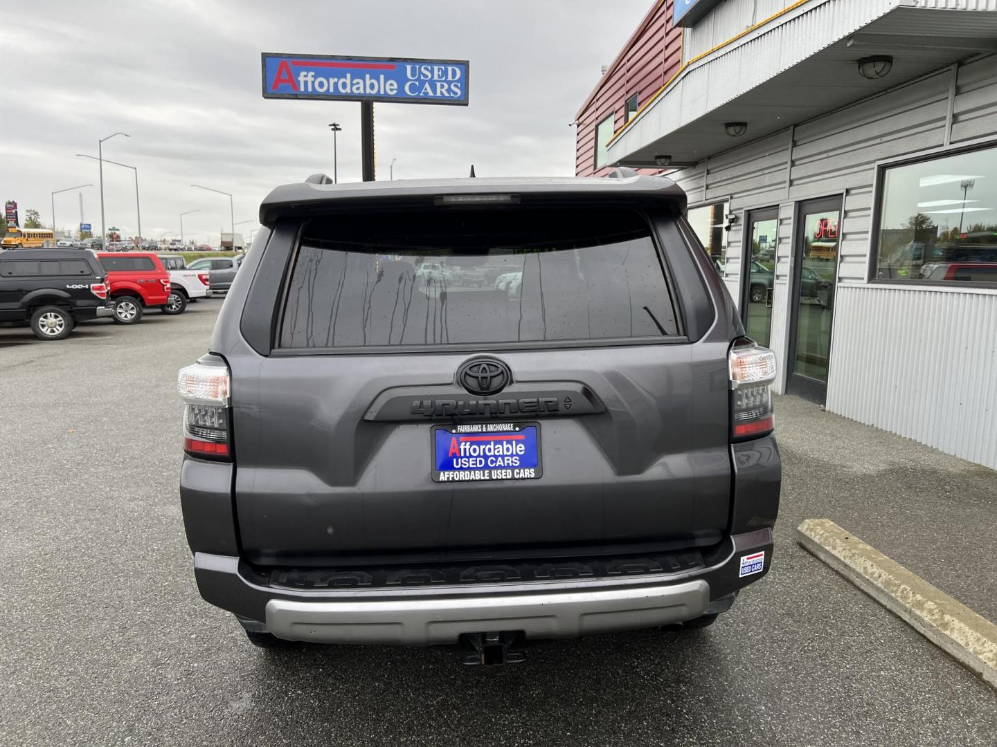 2022 GRAY TOYOTA 4RUNNER SR5 PREMIUM (JTERU5JR4N6) with an 4.0L engine, Automatic transmission, located at 1960 Industrial Drive, Wasilla, 99654, (907) 274-2277, 61.573475, -149.400146 - Photo#5