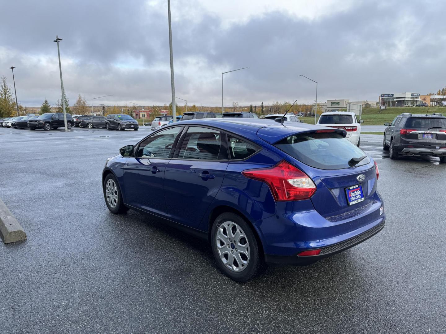 2012 BLUE FORD FOCUS SE (1FAHP3K23CL) with an 2.0L engine, Automatic transmission, located at 1960 Industrial Drive, Wasilla, 99654, (907) 274-2277, 61.573475, -149.400146 - Photo#2