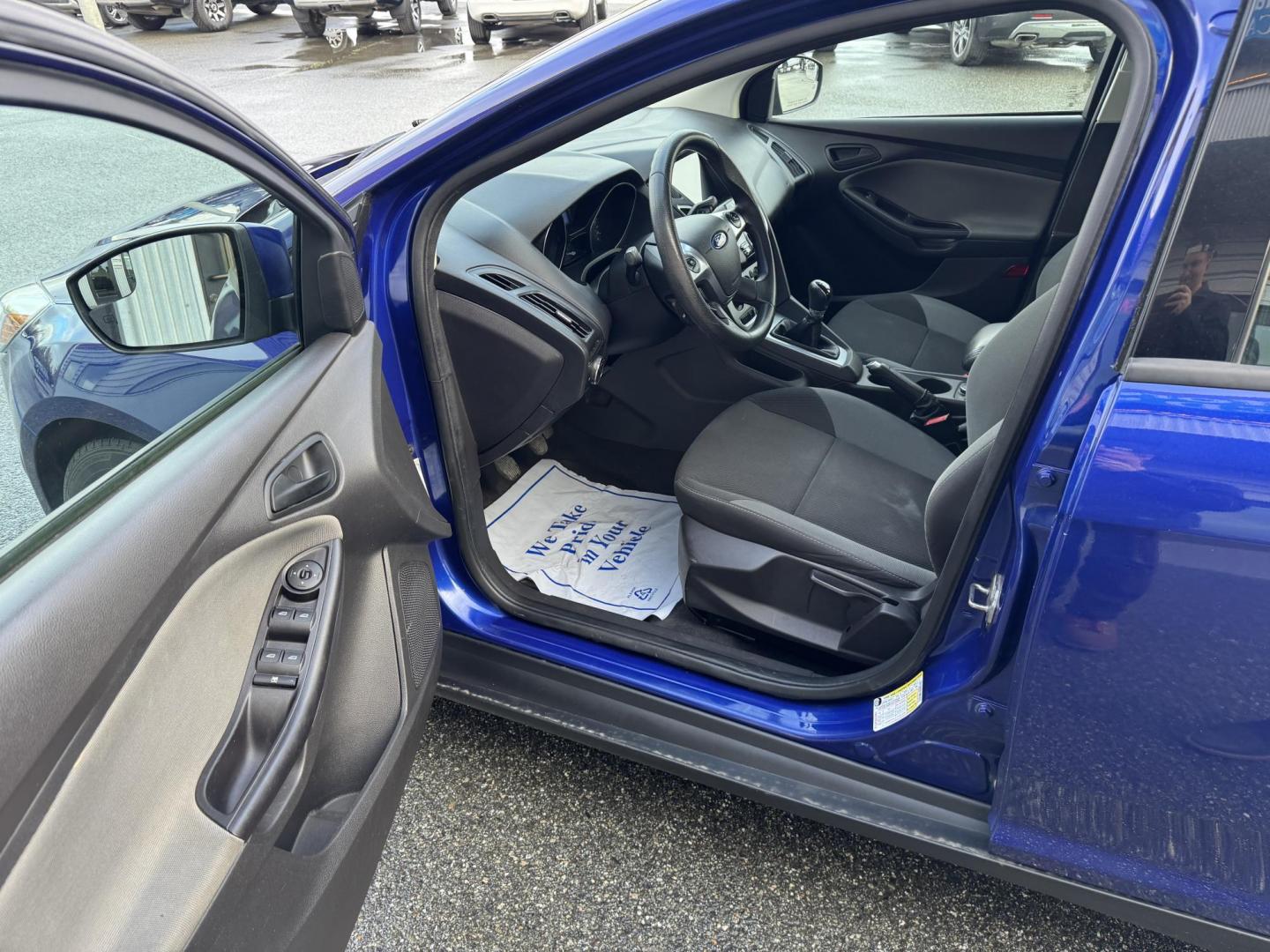 2012 BLUE FORD FOCUS SE (1FAHP3K23CL) with an 2.0L engine, Automatic transmission, located at 1960 Industrial Drive, Wasilla, 99654, (907) 274-2277, 61.573475, -149.400146 - Photo#6