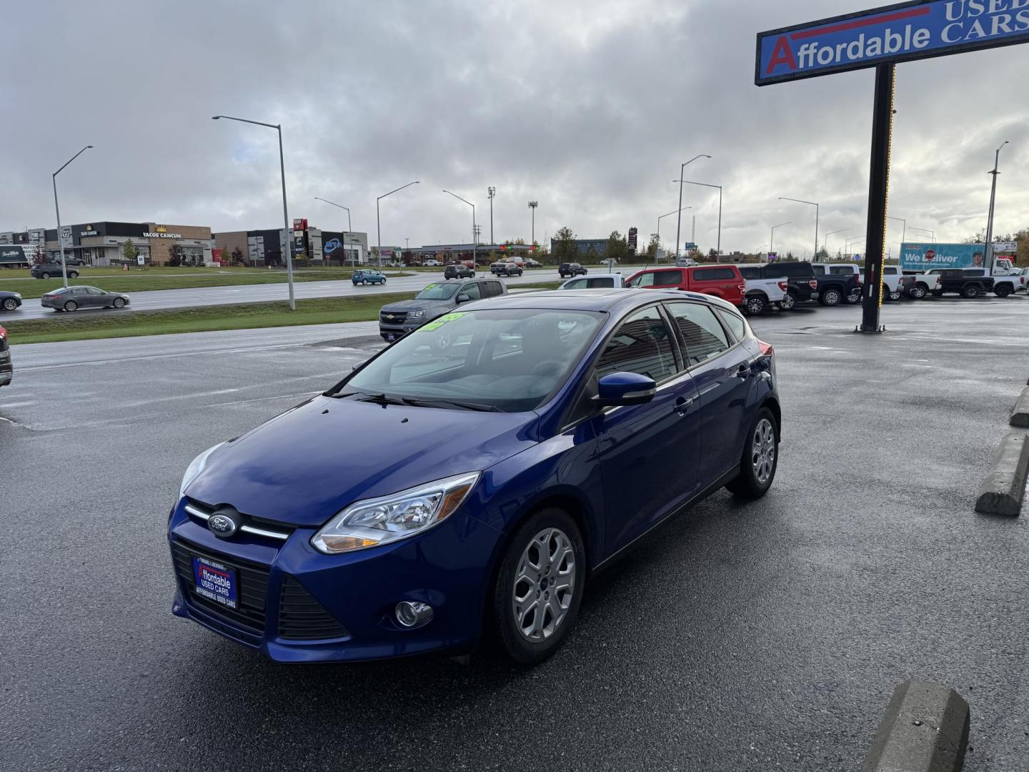 2012 BLUE FORD FOCUS SE (1FAHP3K23CL) with an 2.0L engine, Automatic transmission, located at 1960 Industrial Drive, Wasilla, 99654, (907) 274-2277, 61.573475, -149.400146 - Photo#1