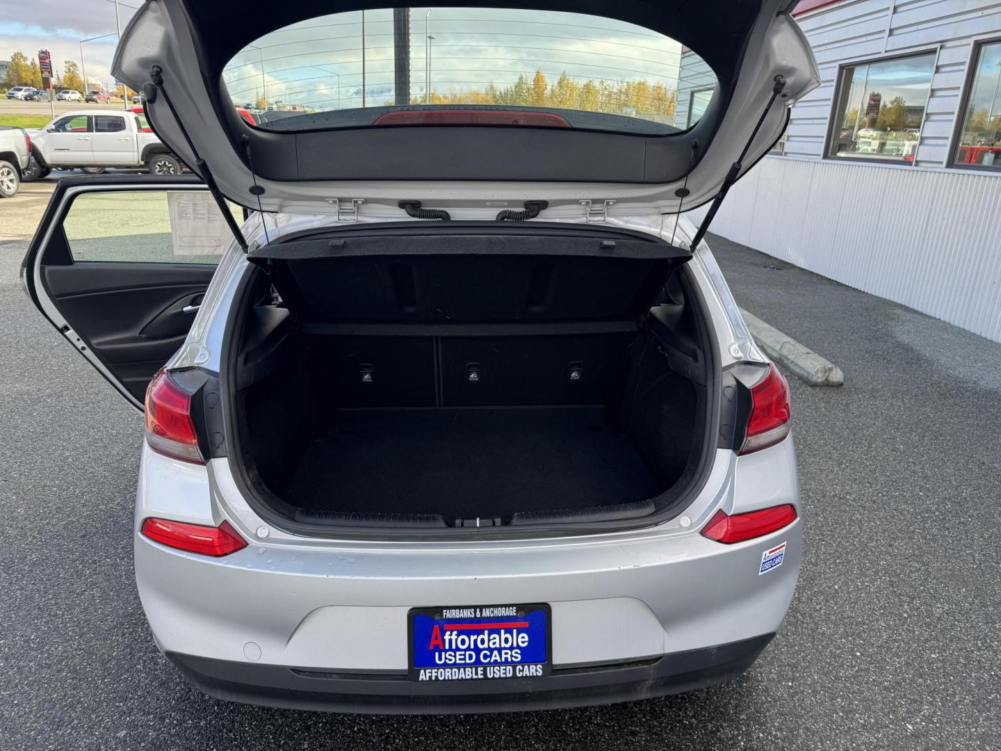 2019 SILVER HYUNDAI ELANTRA GT (KMHH35LE2KU) with an 2.0L engine, Automatic transmission, located at 1960 Industrial Drive, Wasilla, 99654, (907) 274-2277, 61.573475, -149.400146 - Photo#9