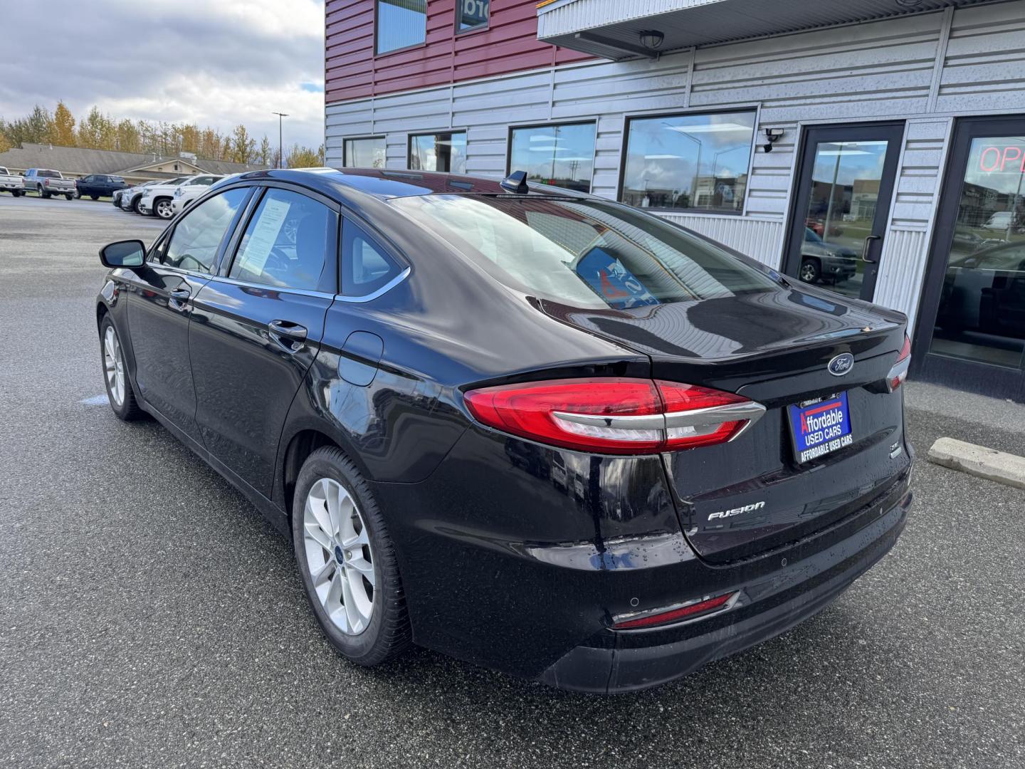 2020 BLACK FORD FUSION SE (3FA6P0HD9LR) with an 1.5L engine, Automatic transmission, located at 1960 Industrial Drive, Wasilla, 99654, (907) 274-2277, 61.573475, -149.400146 - Photo#3