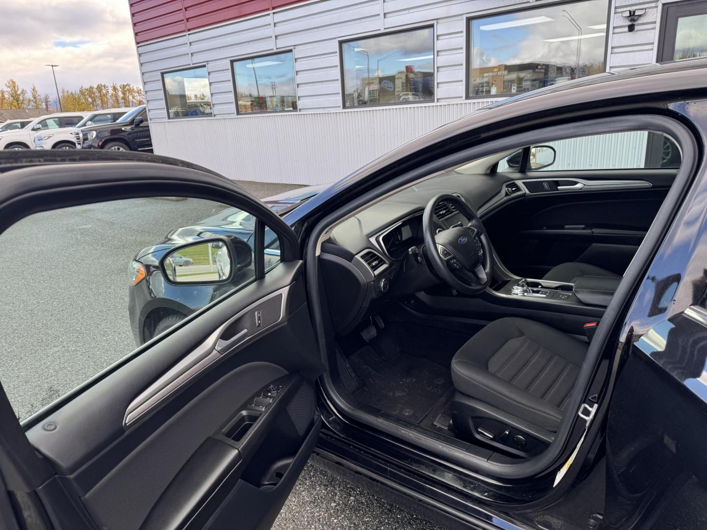 2020 BLACK FORD FUSION SE (3FA6P0HD9LR) with an 1.5L engine, Automatic transmission, located at 1960 Industrial Drive, Wasilla, 99654, (907) 274-2277, 61.573475, -149.400146 - Photo#5