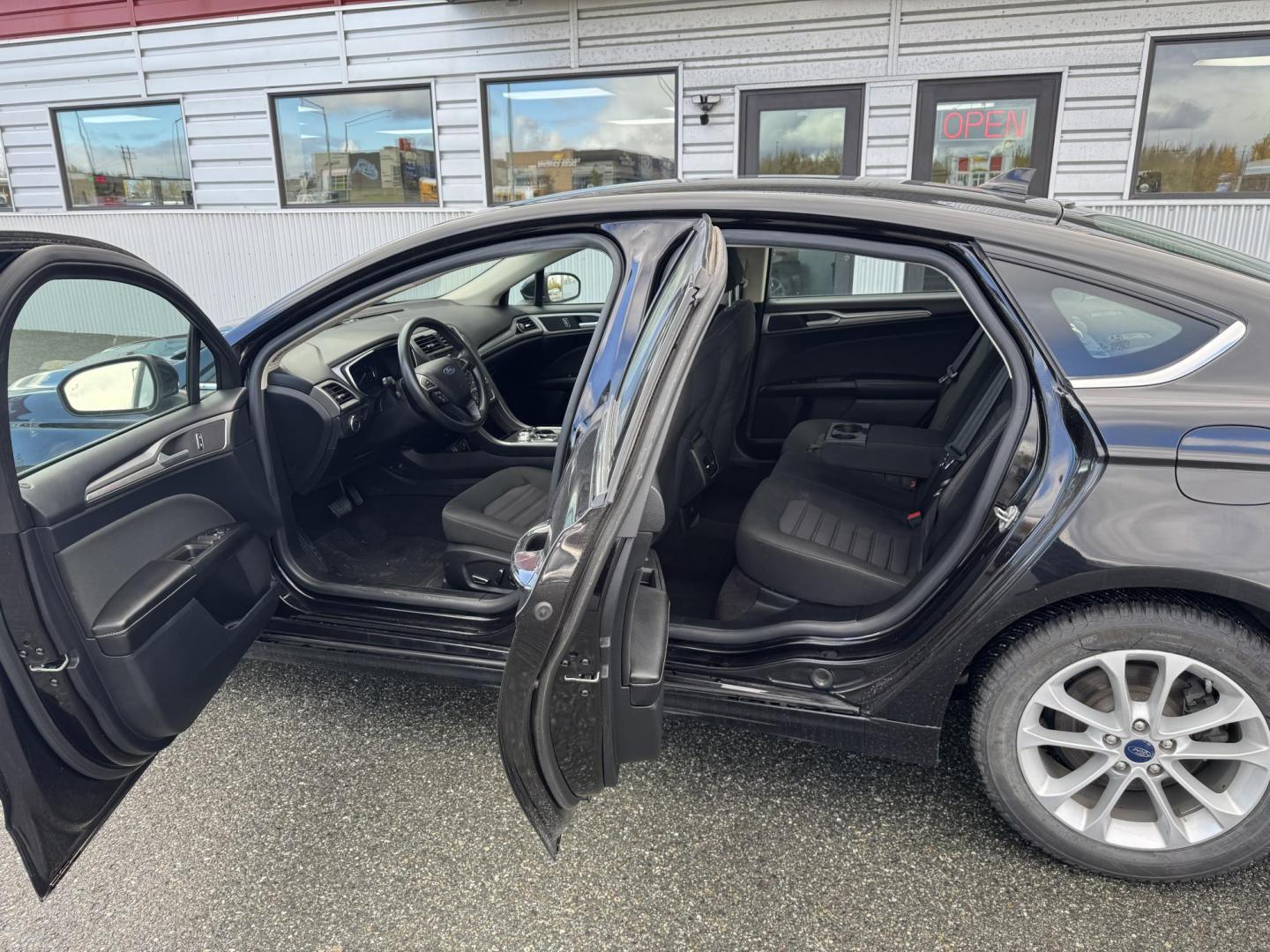 2020 BLACK FORD FUSION SE (3FA6P0HD9LR) with an 1.5L engine, Automatic transmission, located at 1960 Industrial Drive, Wasilla, 99654, (907) 274-2277, 61.573475, -149.400146 - Photo#6