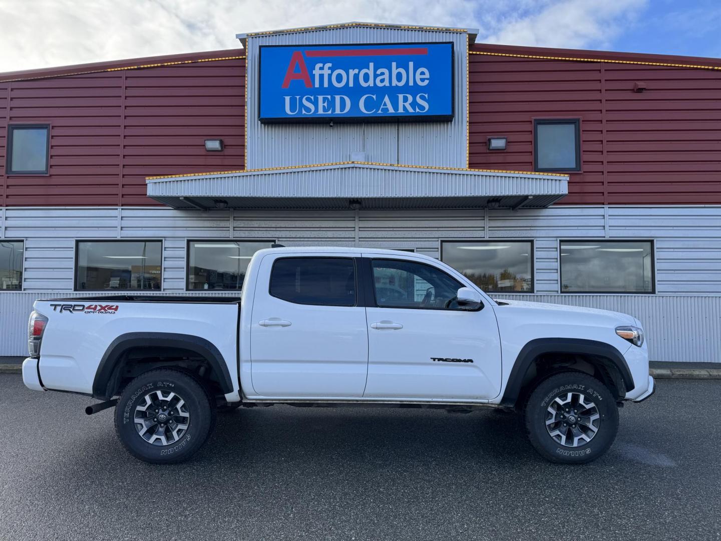 2022 WHITE TOYOTA TACOMA DOUBLE CAB (3TMCZ5ANXNM) with an 3.5L engine, Automatic transmission, located at 1960 Industrial Drive, Wasilla, 99654, (907) 274-2277, 61.573475, -149.400146 - Photo#0