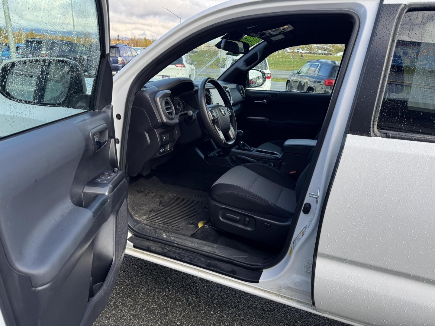 2022 WHITE TOYOTA TACOMA DOUBLE CAB (3TMCZ5ANXNM) with an 3.5L engine, Automatic transmission, located at 1960 Industrial Drive, Wasilla, 99654, (907) 274-2277, 61.573475, -149.400146 - Photo#8