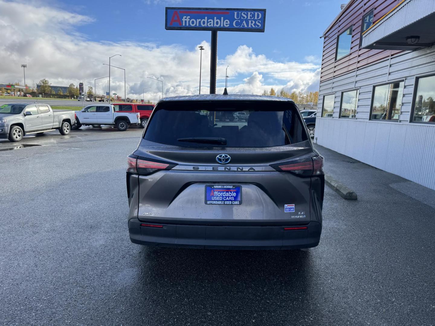 2022 GRAY TOYOTA SIENNA LE (5TDKSKFC1NS) with an 2.5L engine, Continuously Variable transmission, located at 1960 Industrial Drive, Wasilla, 99654, (907) 274-2277, 61.573475, -149.400146 - Photo#4