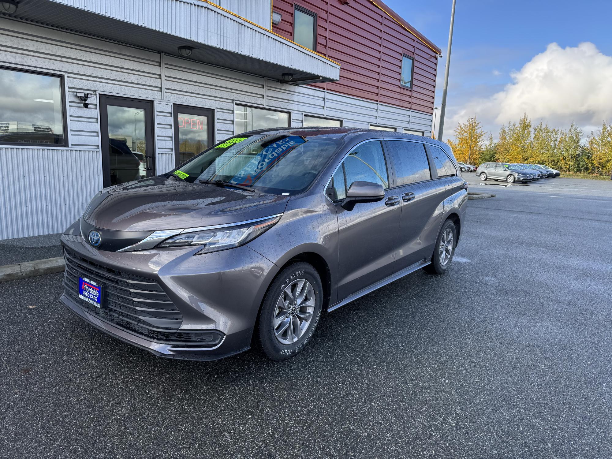 photo of 2022 TOYOTA SIENNA LE