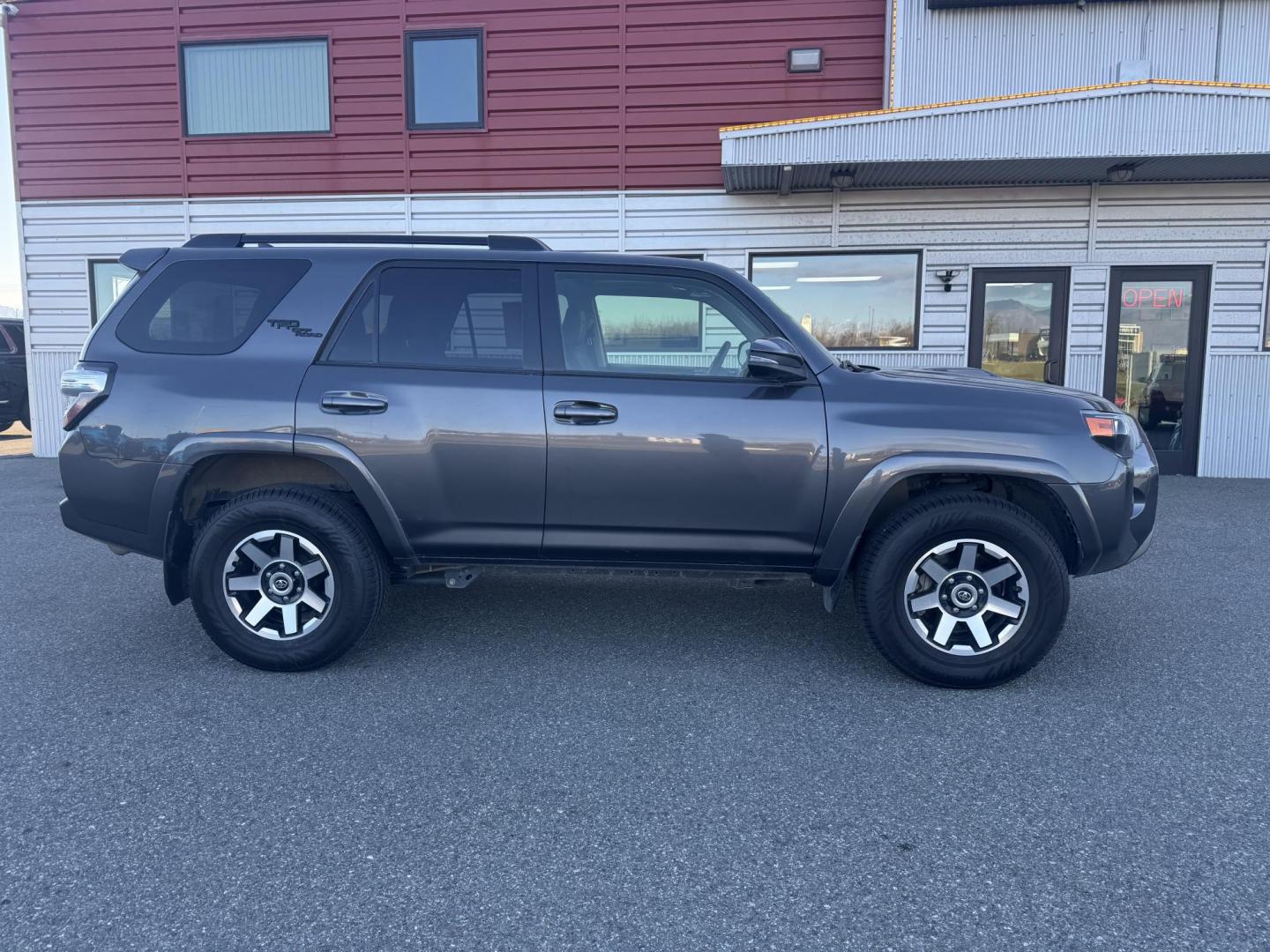 2022 GRAY TOYOTA 4RUNNER TRD Off road Premium (JTERU5JR7N6) with an 4.0L engine, Automatic transmission, located at 1960 Industrial Drive, Wasilla, 99654, (907) 274-2277, 61.573475, -149.400146 - Photo#2