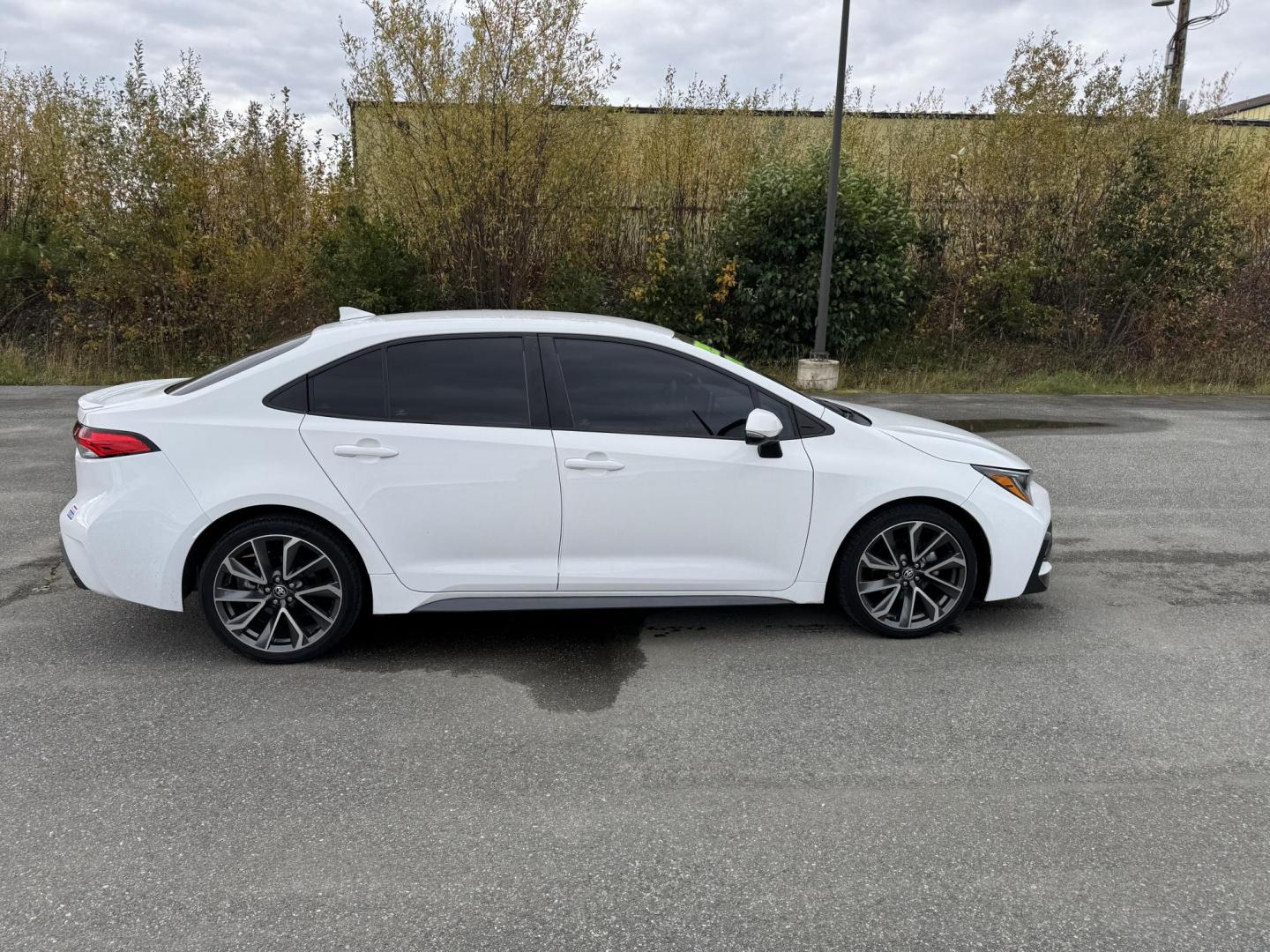 2021 WHITE TOYOTA COROLLA SE (5YFS4MCE0MP) with an 2.0L engine, Automatic transmission, located at 1960 Industrial Drive, Wasilla, 99654, (907) 274-2277, 61.573475, -149.400146 - Photo#0