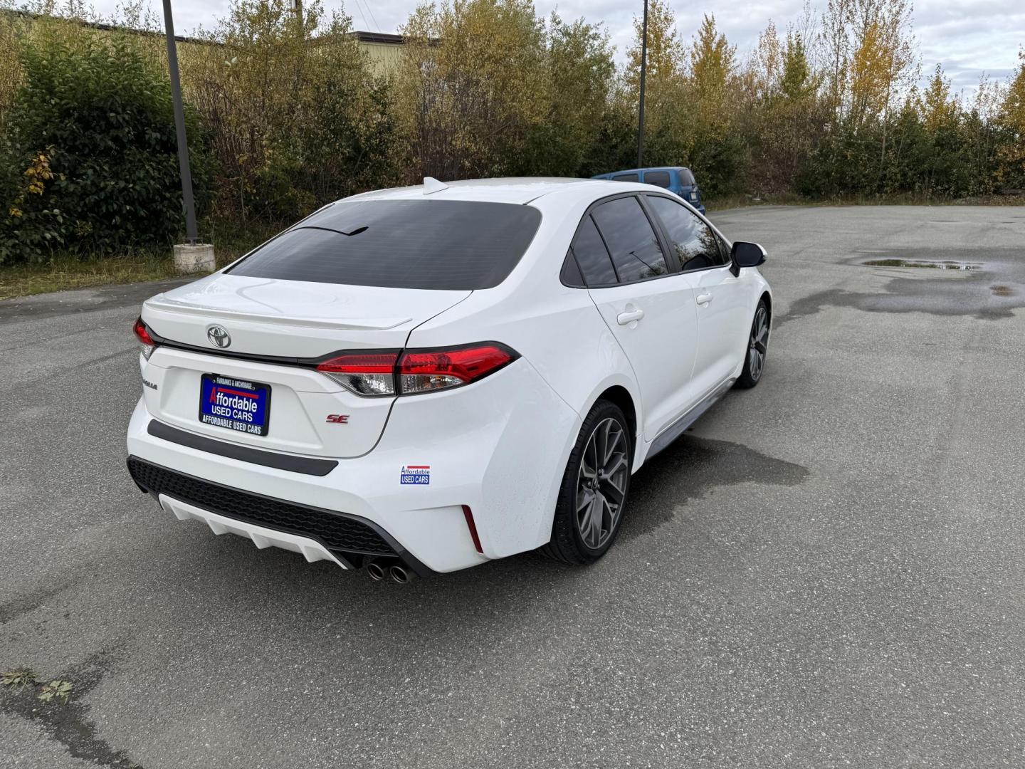 2021 WHITE TOYOTA COROLLA SE (5YFS4MCE0MP) with an 2.0L engine, Automatic transmission, located at 1960 Industrial Drive, Wasilla, 99654, (907) 274-2277, 61.573475, -149.400146 - Photo#5