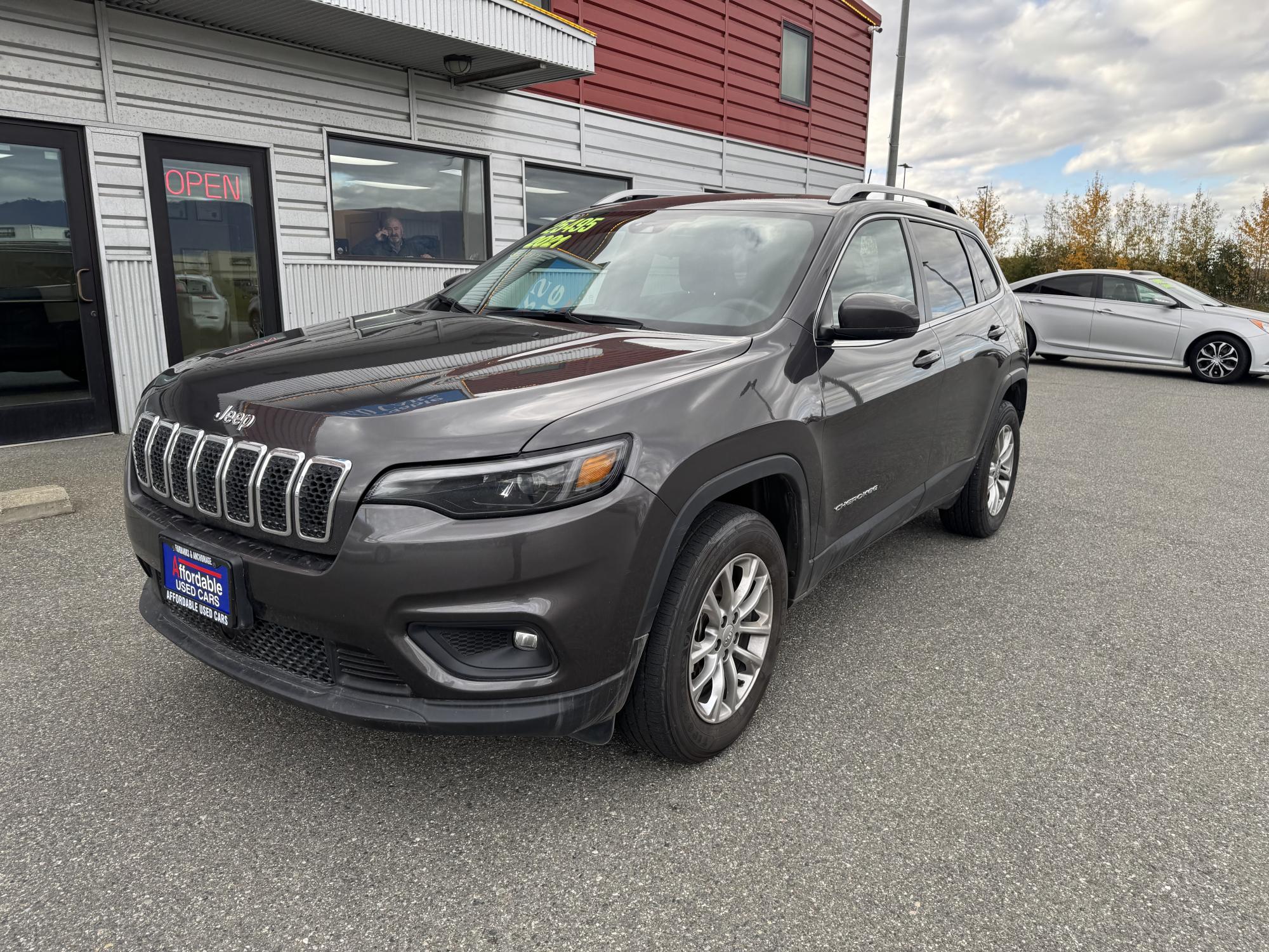 photo of 2021 JEEP CHEROKEE LATITUDE LUX