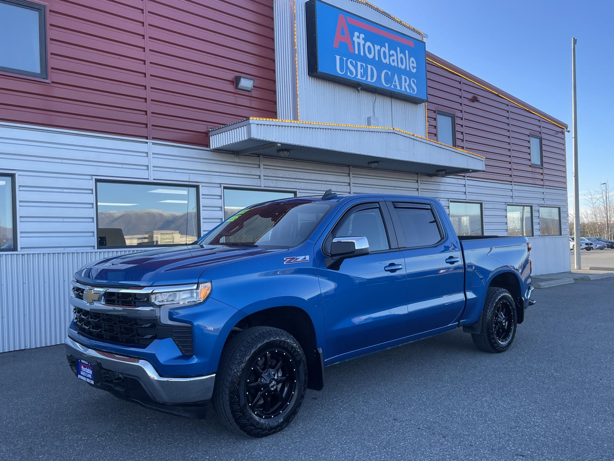 photo of 2023 Chevrolet Silverado 1500 LT Z71 Crew Cab 4WD