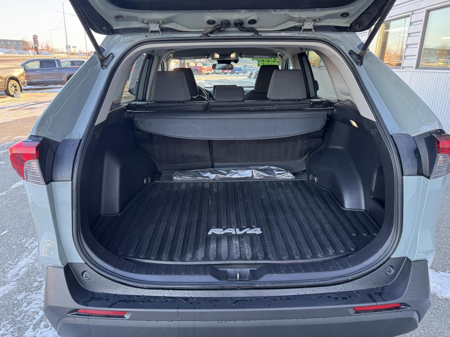 2022 GREY Toyota RAV4 XLE AWD (2T3P1RFV6NW) with an 2.5L L4 DOHC 16V engine, 8A transmission, located at 1960 Industrial Drive, Wasilla, 99654, (907) 274-2277, 61.573475, -149.400146 - Photo#7