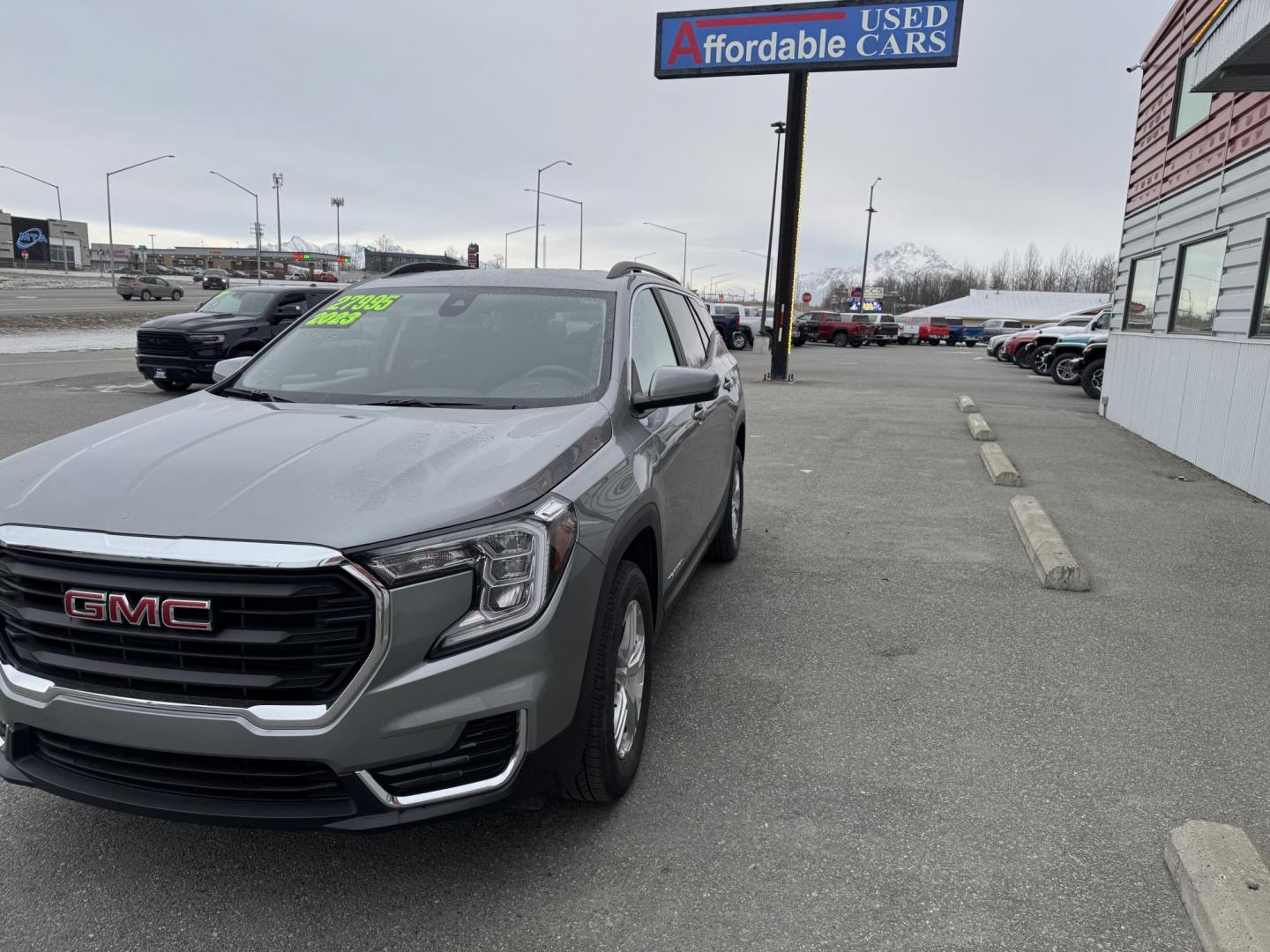 2023 GRAY GMC Terrain SLE AWD (3GKALTEG8PL) with an 1.5L L4 DOHC 16V TURBO engine, 6A transmission, located at 1960 Industrial Drive, Wasilla, 99654, (907) 274-2277, 61.573475, -149.400146 - Photo#5