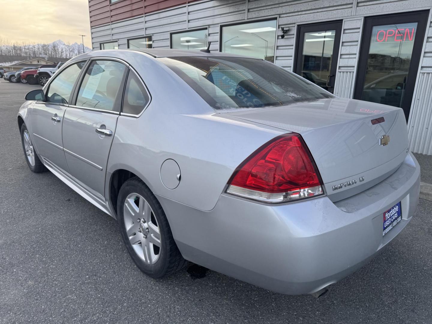 2014 SILVER Chevrolet Impala LT (2G1WB5E38E1) with an 3.6L V6 DOHC 16V FFV engine, 6-Speed Automatic transmission, located at 1960 Industrial Drive, Wasilla, 99654, (907) 274-2277, 61.573475, -149.400146 - Photo#5